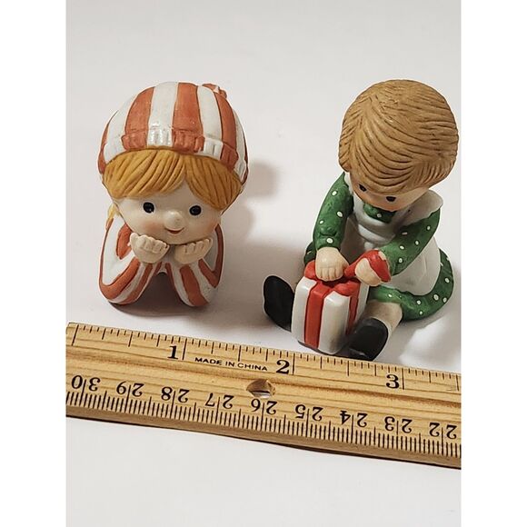 Enesco Country Cousins Christmas Figurines – Set of 2 | 1980s Vintage Decor - Picture 11 of 14